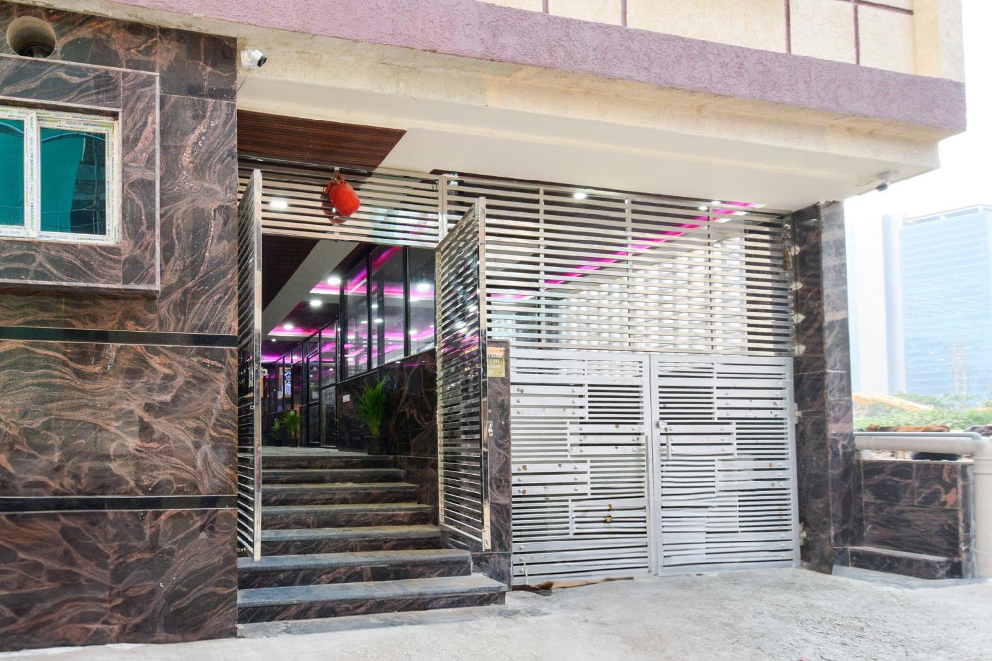 Super Townhouse Kokapet Formerly Aarian Tej Nilayam Gundipet Экстерьер фото