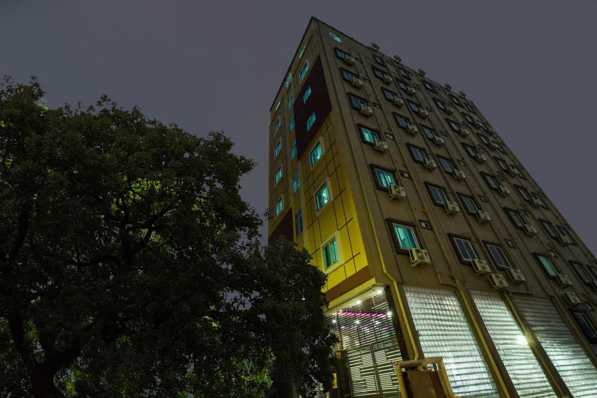 Super Townhouse Kokapet Formerly Aarian Tej Nilayam Gundipet Экстерьер фото