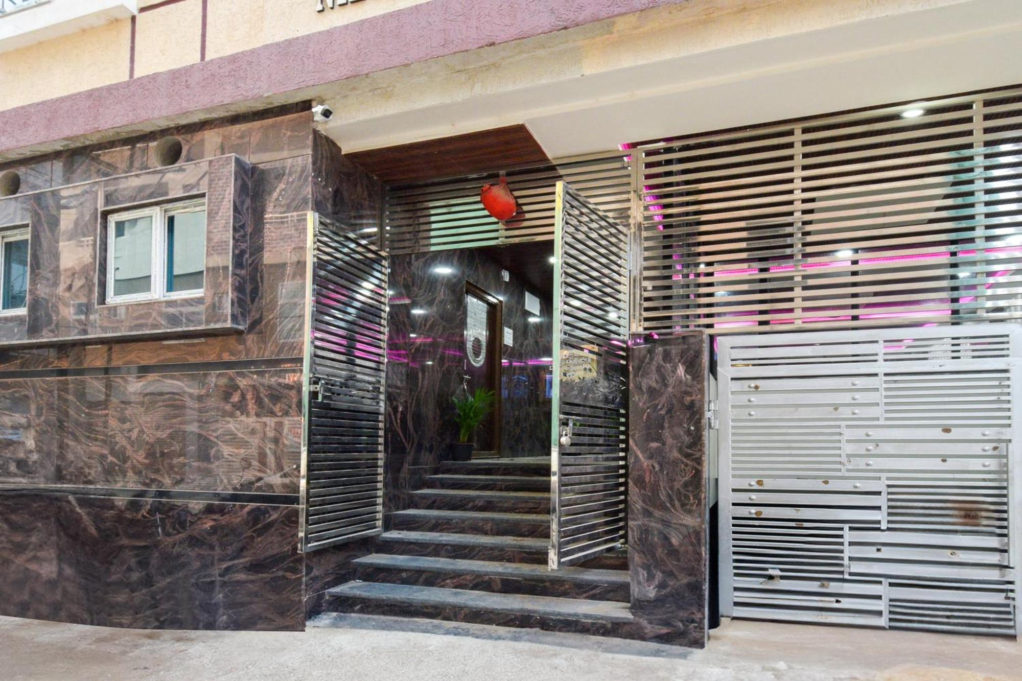 Super Townhouse Kokapet Formerly Aarian Tej Nilayam Gundipet Экстерьер фото