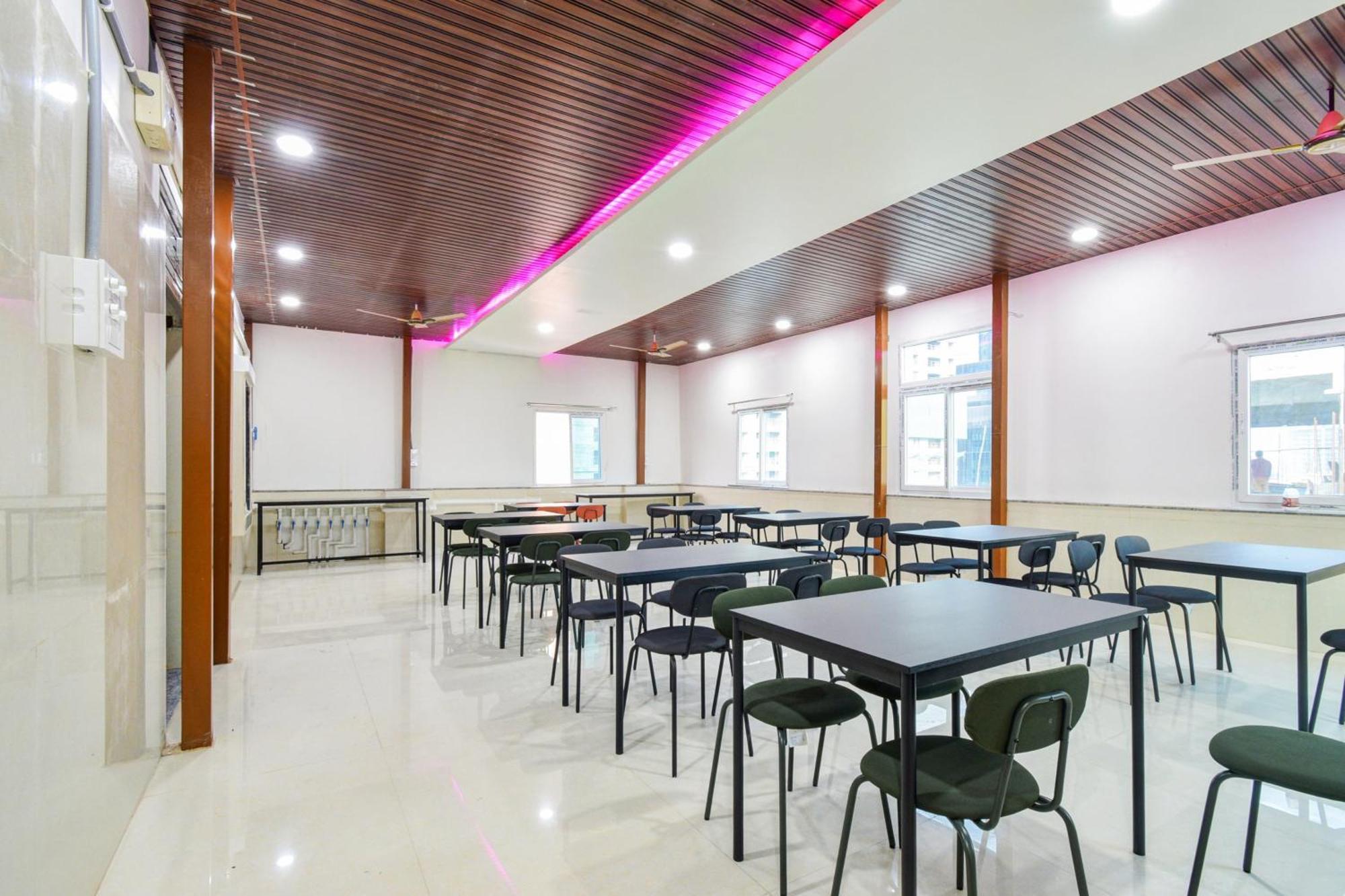 Super Townhouse Kokapet Formerly Aarian Tej Nilayam Gundipet Экстерьер фото