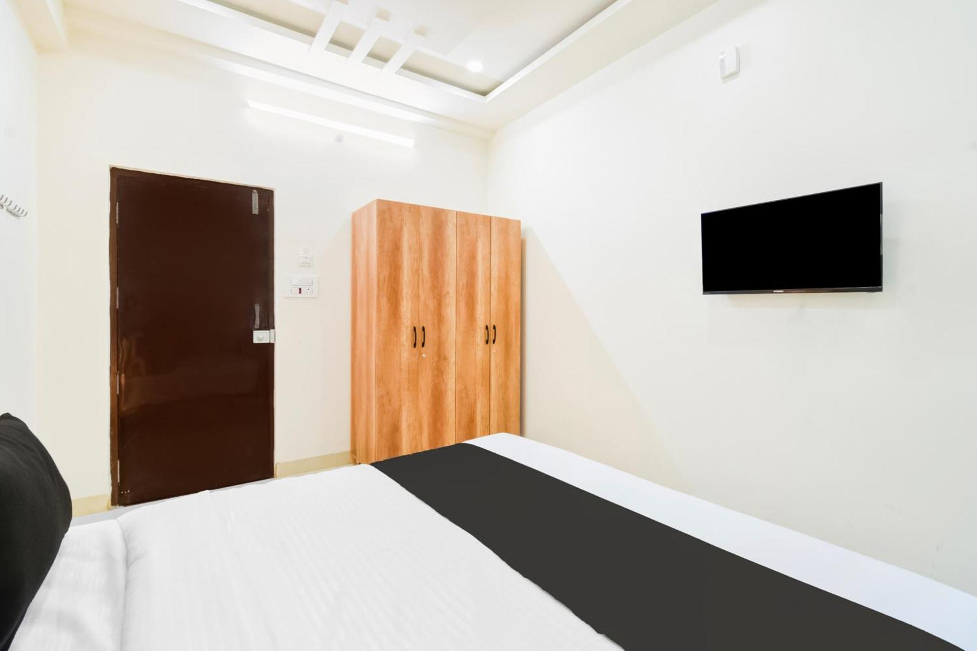 Super Townhouse Kokapet Formerly Aarian Tej Nilayam Gundipet Экстерьер фото