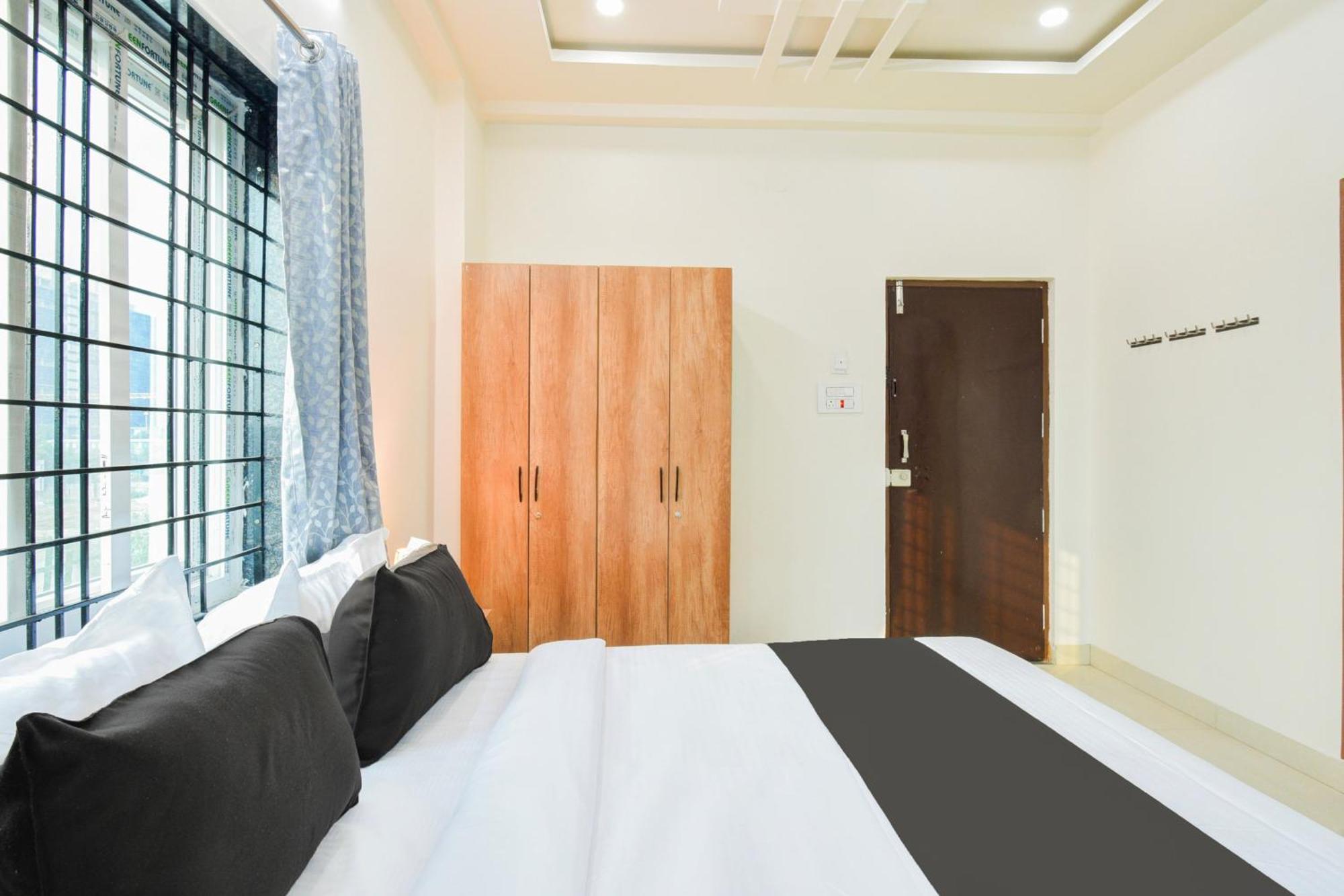 Super Townhouse Kokapet Formerly Aarian Tej Nilayam Gundipet Экстерьер фото