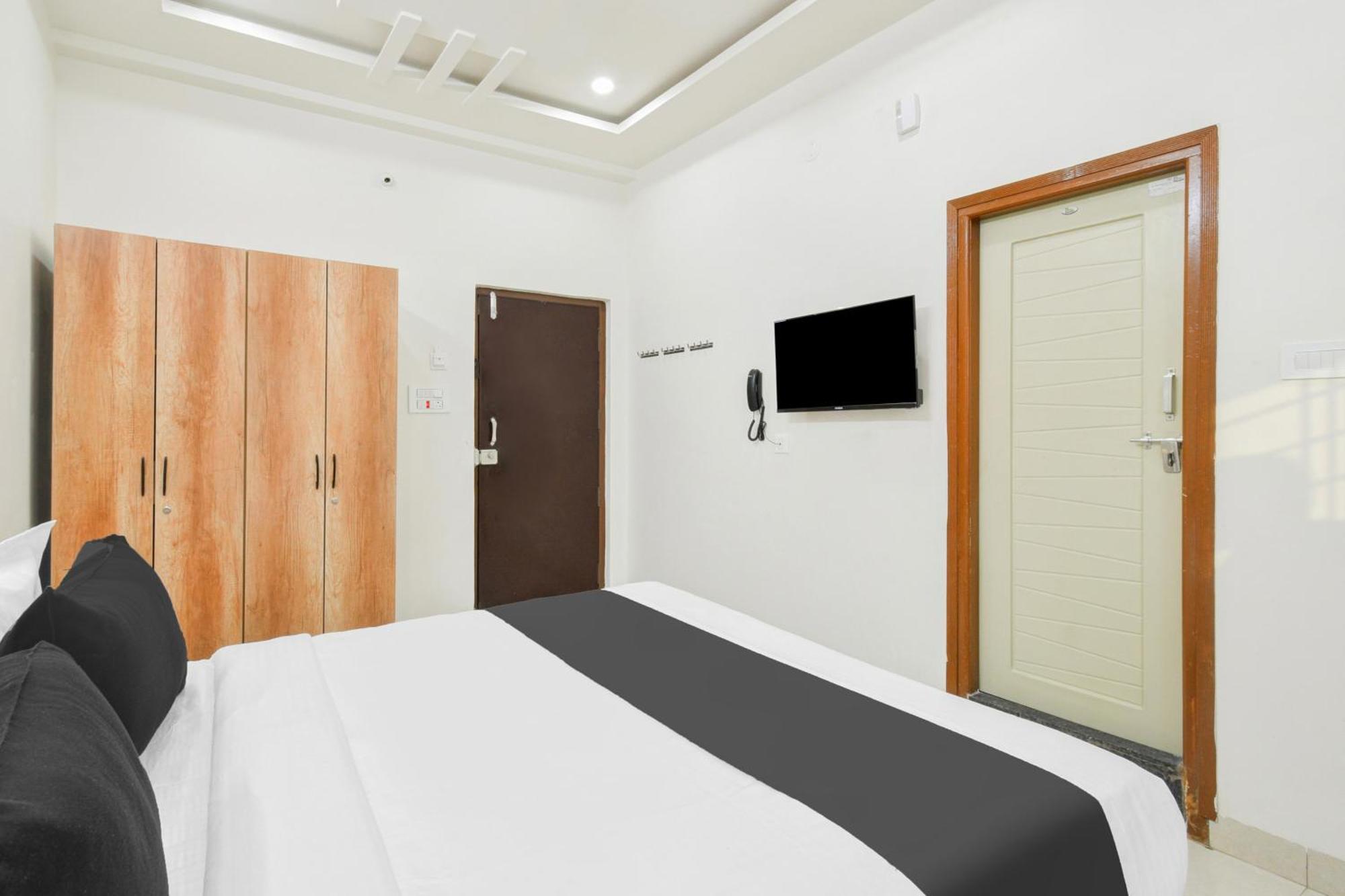 Super Townhouse Kokapet Formerly Aarian Tej Nilayam Gundipet Экстерьер фото