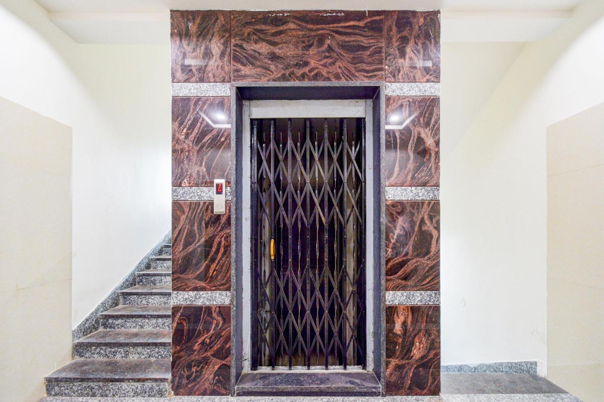 Super Townhouse Kokapet Formerly Aarian Tej Nilayam Gundipet Экстерьер фото