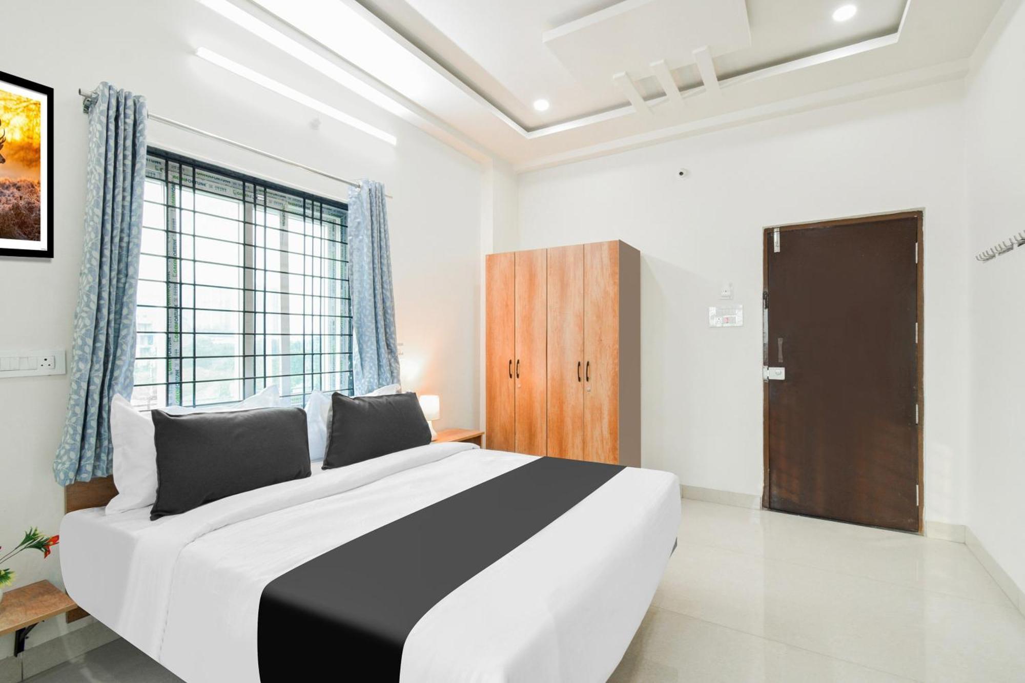 Super Townhouse Kokapet Formerly Aarian Tej Nilayam Gundipet Экстерьер фото