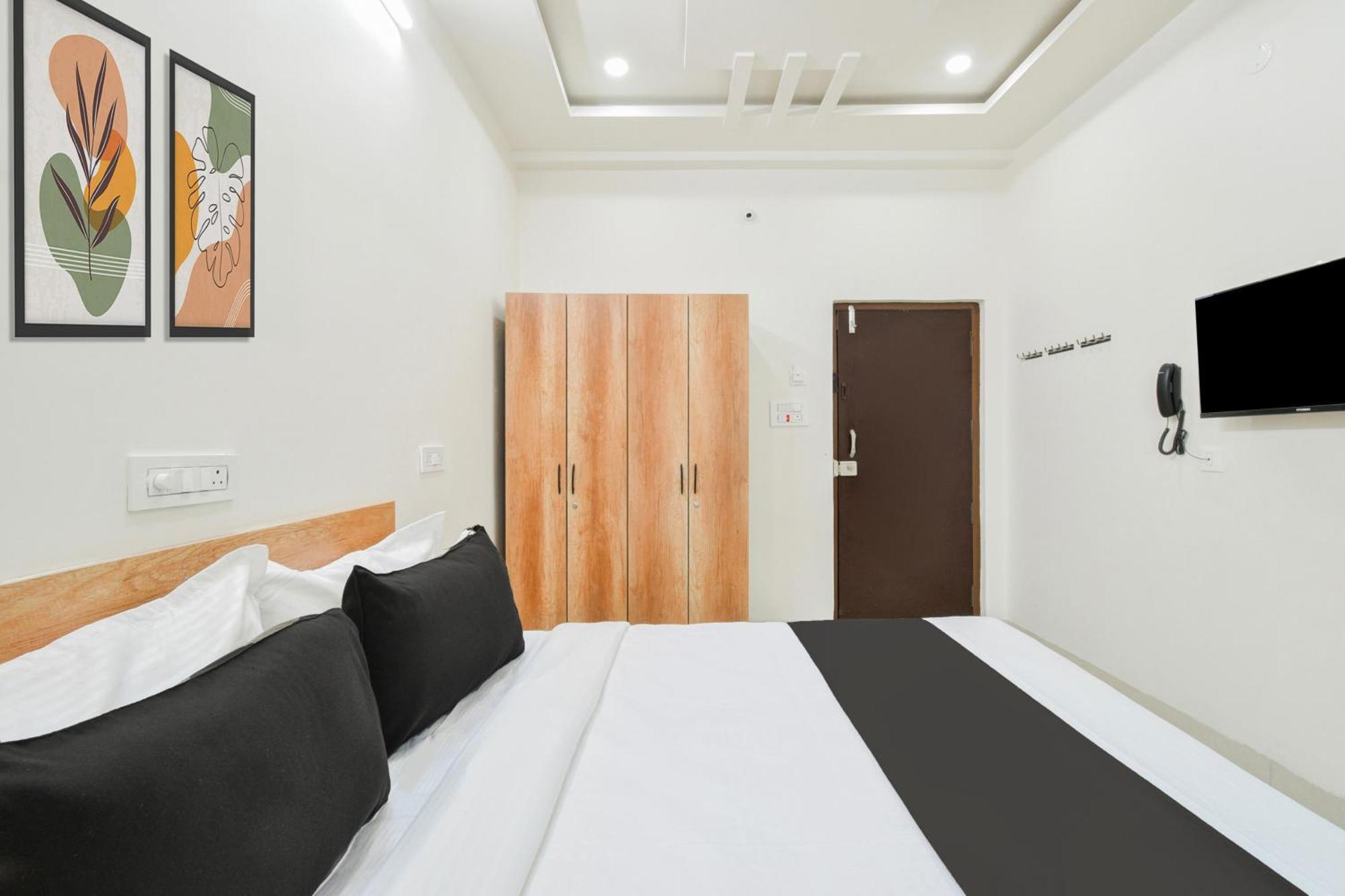 Super Townhouse Kokapet Formerly Aarian Tej Nilayam Gundipet Экстерьер фото