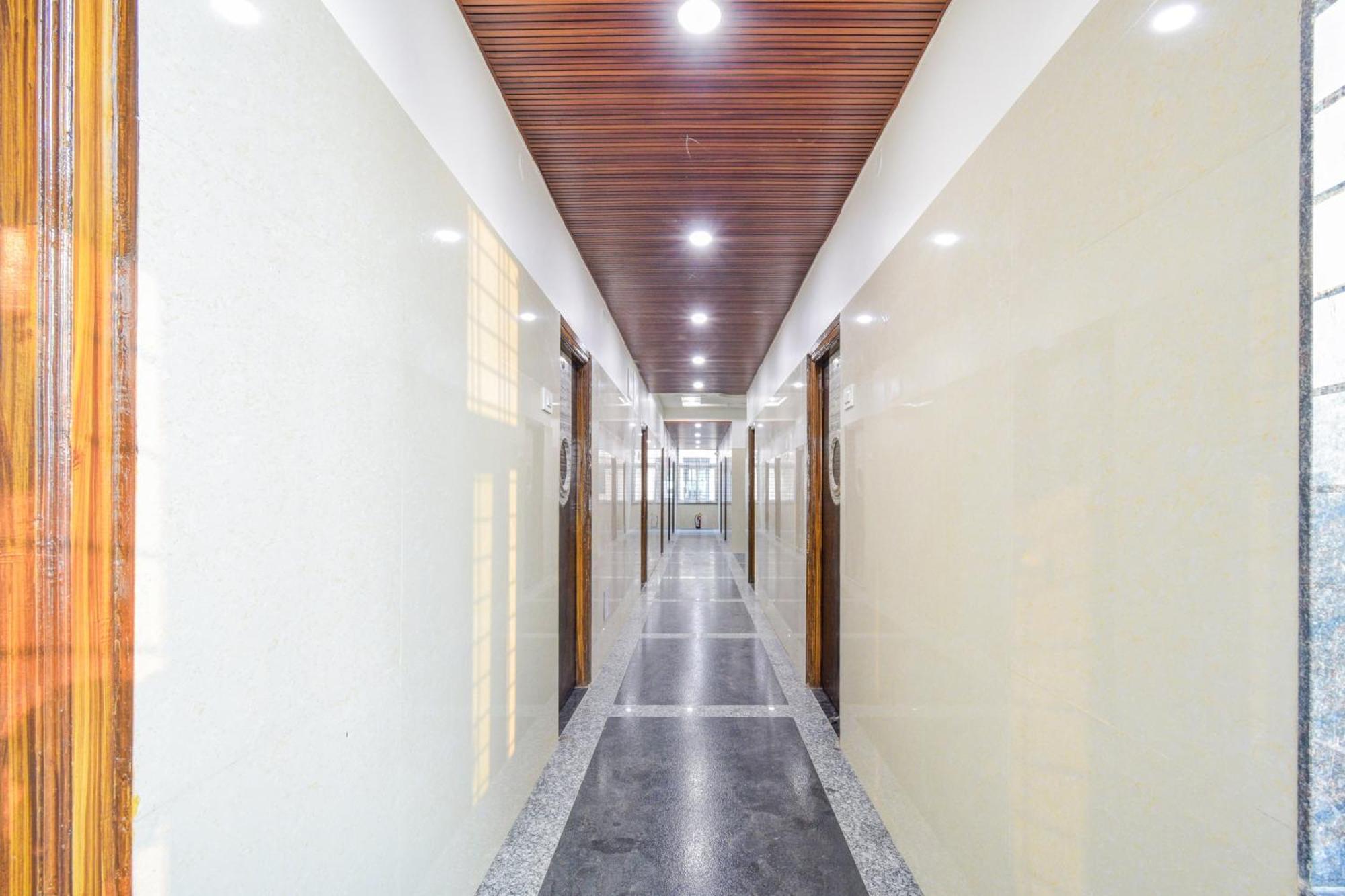 Super Townhouse Kokapet Formerly Aarian Tej Nilayam Gundipet Экстерьер фото